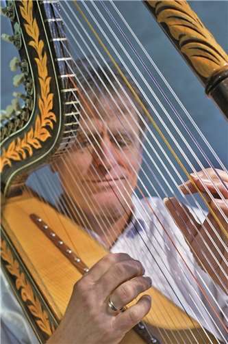 Harfenist Tom Daun. Privat