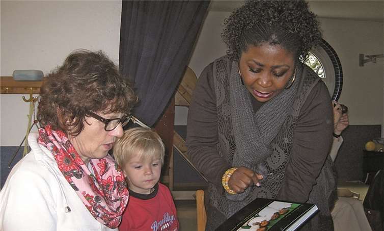 Harriet Bruce Annan, der Gründerin von „African Angels“ erzählt von ihrer Arbeit.