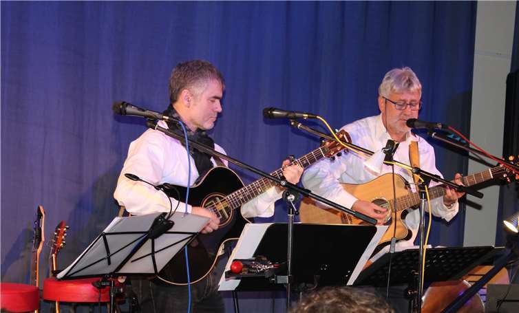 Harry Lambertz und Michael Thees begannen den Abend zu zweit.