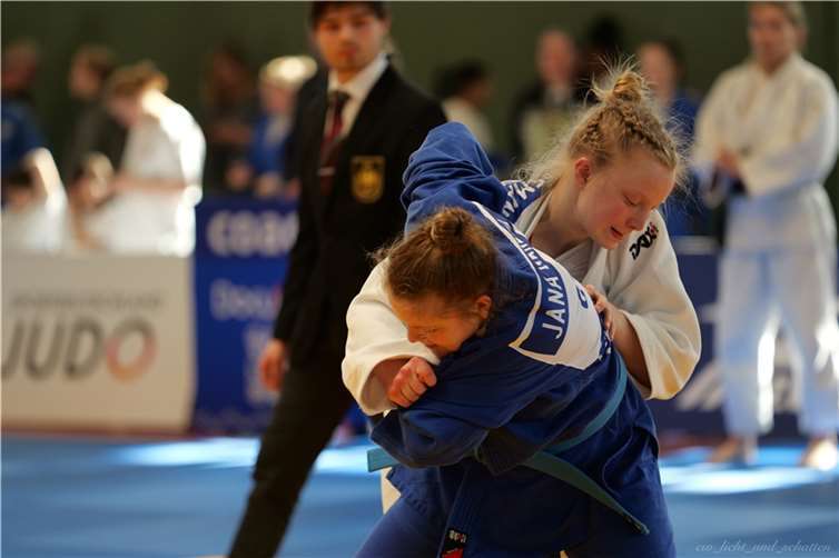 Harter Fight gegen Jana Ganza. Foto: Christoph Wesemann