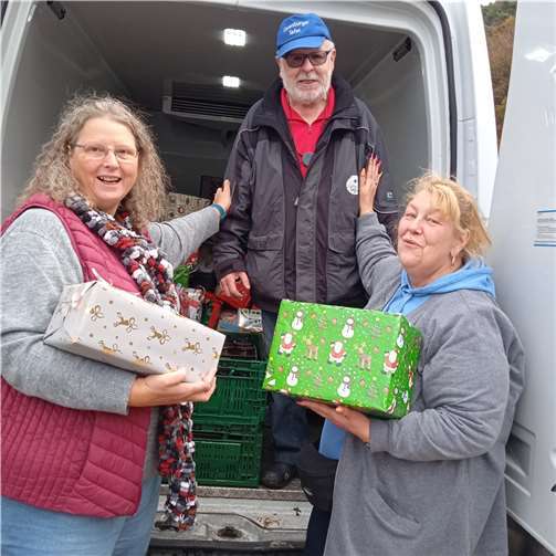 Hartmut Bock hat sogar noch Weihnachtsgeschenke aus dem hohen Norden mitgebracht.