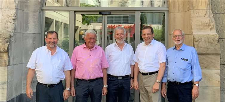 Hartmut Dressel, Karl Mannheim, Bruno Seibeld, Ralf Schmorleiz und Klaus Endris (v. l.) bilden in der kommenden Legislaturperiode die Fraktion der FWG Mayen-Koblenz im Kreistag.Foto: FWG MYK e.V.