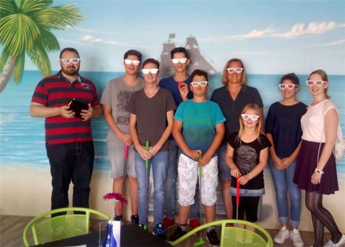 Hat allen viel Spaß gemacht: Der Besuchim Blackpearl-4D-Minigolf in Neuwied. Foto: Verein