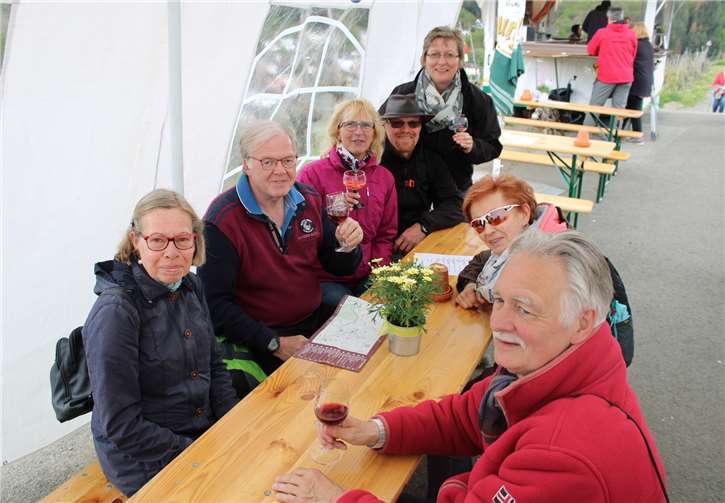 Hatten bei den Rebenwandertagen jede Menge Spaß: Wanderer ausWiesbaden und Bad Godesberg. Fotos: -DU-