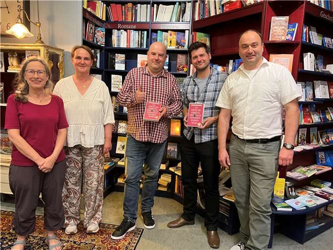 Hatten einen lustigen Abend (v.l.n.r.) Mitarbeiterin Anette Jungjohann, Anja Waldorf-Geber, Dirk Unschuld, Daniel Robbel und Volker Geber.  Foto: privat