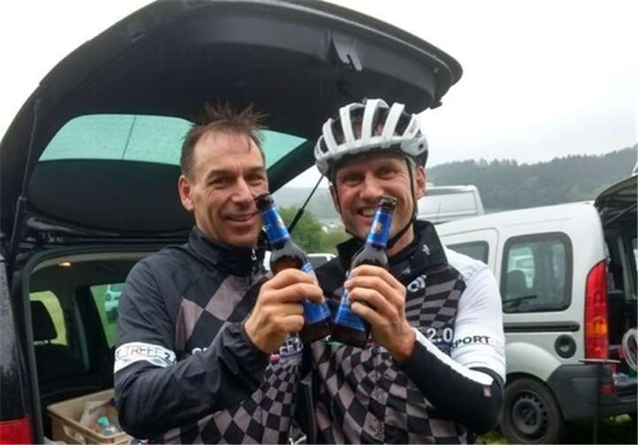 Hatten nach Saisonabschluss gut lachen: Jürgen Zaar, Cochem (links) und Erik Hühnlein, Bingen, von der RSG Treis-Cochem e.V. Foto: Conny Haas
