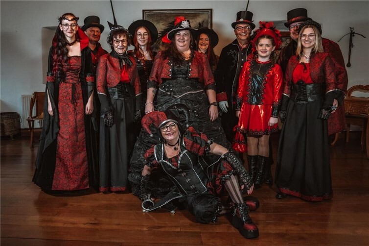 Hatzenport feiert: Neue Obermöhn Jessica I. im Amt. Foto: Möhnen Hatzenport