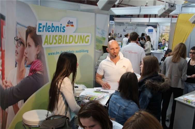 Hauptaugenmerk ist die Kommunikation: Im persönlichen Gespräch lassen sich wertvolle Kontakte für die Zukunft knüpfen. Archiv mmm