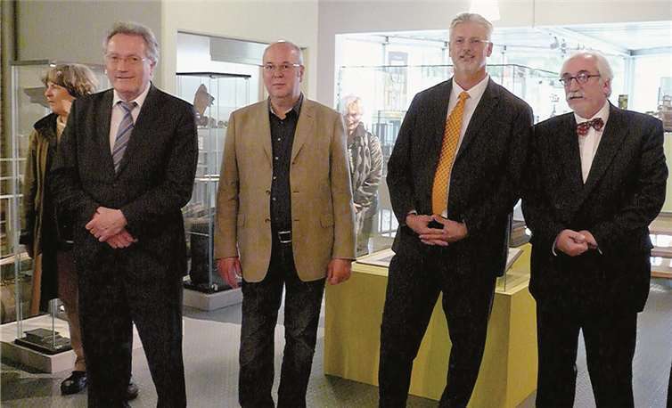 „Hausherr“ Dr. Rainer Doetsch, Josef Hehl und Thomas Preußer vom Kultur- und Schulverwaltungsamt sowie Stadtratsmitglied Peter Balmes bei der Eröffnung im Rhein-Museum. BSB