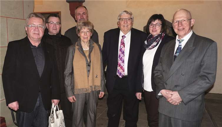 Hausherr Pastor Ralf Birkenheier (links) und der neue Vorstand des Fördervereins dankten dem scheidenden Vorsitzenden Herbert Kranz für seinen langjährigen, großartigen Einsatz. FRE