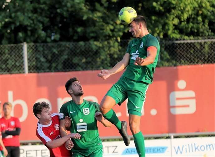Haushoch überlegen war die SG Mülheim-Kärlichbei ihrem Vorbereitungsspiel in Rübenach. Am Endesiegte die SG 2000 (in Grün) deutlich mit 7:0 beim Bezirksligisten.Foto: TH