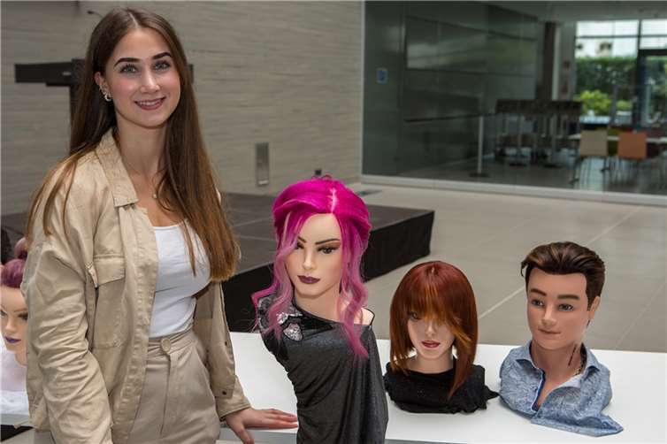 Hazal Ergüzel aus Niederelbert siegte im Leistungswettbewerb der Friseure auf Landesebene und vertritt Rheinland-Pfalz nun beim finalen Bundesentscheid.