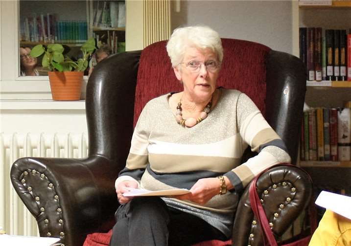 Heather Meurer stellte englischsprachige Bücher vor.