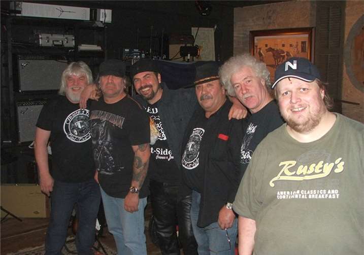 Heavens a Beer beschließen in Rieden ein erfolgreiches Tourjahr, in dem sie ihre CD Tour de Äfel auch überregional präsentierten.