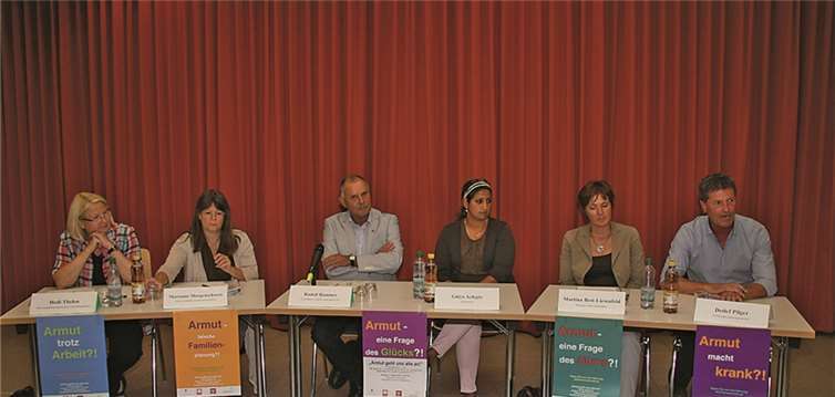 Hedi Thelen, Marianne Morgenschweis, Rudolf Hammes, Gülya Acikgöz, Martina Best-Liesenfeld und Detlev Pilger stellten sich der Diskussion mit dem interessierten Publikum. privat