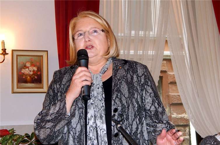 Hedi Thelen eröffnete die Veranstaltung.
