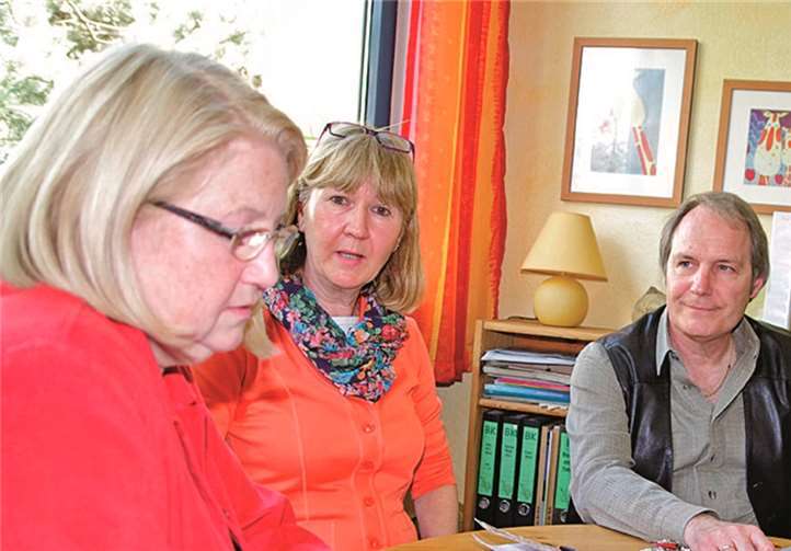 Hedi Thelen (l.) und Bettina Dickes (r.) im Austausch mit Lehrkräften der Elisabeth-Schule Andernach.WPA