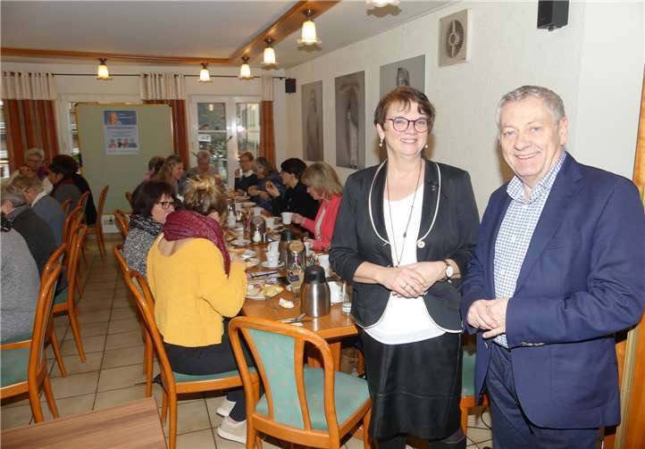 Hedwig Brengmann, Gleichstellungsbeauftragte Kreis Cochem-Zell, hatte zum kommunalpolitischen Frauentreffen nach Cochem eingeladen. Landrat Manfred Schnur sprach als Ehrengast.Fotos: TE