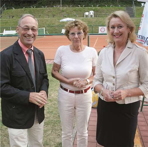 Heide Orth (Bildmitte zwischen Ulrich von Dalwigh und Anne-Karina Altenhoven) war und ist eine der erfolgreichsten deutschen Tennispielerinnen.