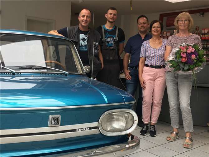 Heidi Konrad (2.v.r.) und Rainer Konrad (Mitte) gratulieren den drei Jubilaren.  Foto: privat