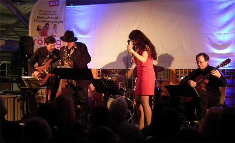 Heidi Mainzer, die Bandy „Invoyce“ und Dirko Juchem begeisterten die Zuschauer mit fetzigen Eigenkompositionen und neu interpretierten Klassikern.Privat