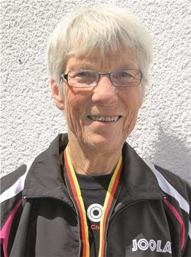 Heidi Wunner sicherte bei den Deutschen Tischtennis-Meisterschaften der Senioren in Bielefeld den Titel im Mixed zusammen mit Siegfried Lemke. privat