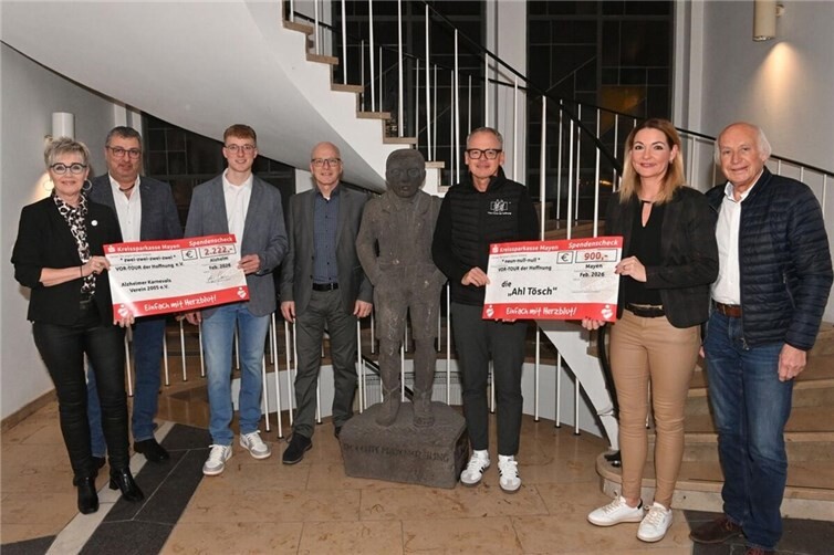 Heike Schmitz (AKV, Geschäftsführerin), Achim Geisen (1.Vorsitzender AKV), Luis Velten (2. Vorsitzender AKV), Oberbürgemeister Dirk Meid, Bernhard Sommer (1. Vorsitzender VOR-TOUR der Hoffnung) Andrea Nett (AHL Tösch, Büttenrednerin), Bernhard Maul (Bürgermeister)