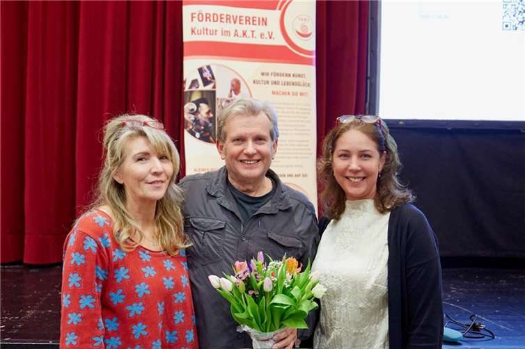 Heike Schönborn, Prof. Gerard Trabert und Afra Schmidt. Foto: Olaf Nitz