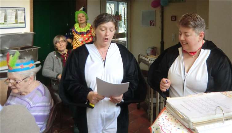 Heike Thein und Petra Pfeuffer begeisterten mit ihrer Rede. Foto: AWO Haus Weißer Berg