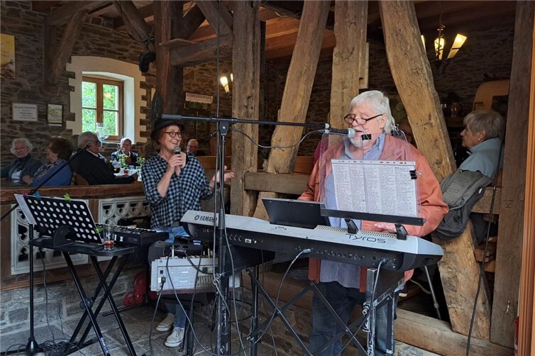 Heike und Tom sorgen für beste musikalische Unterhaltung. 