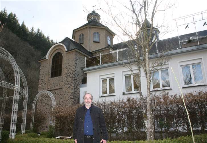 Heiko Hauck hat zusammen mit seinen Kindern das Kloster Helgoland gekauft und vermietet darin jetzt Zimmer sowie kleine und größere Wohnungen. Fotos: WE