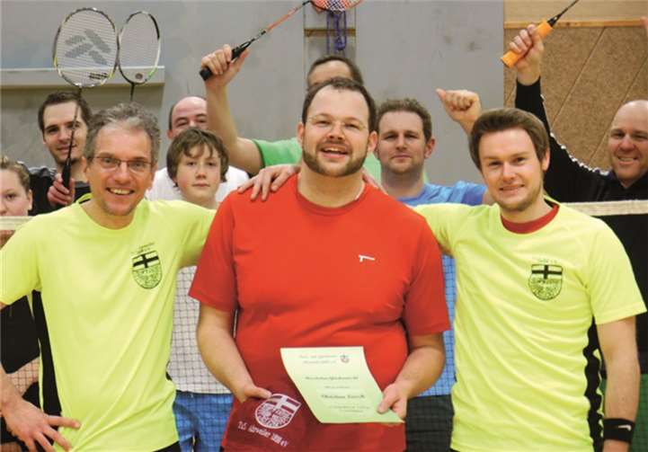 Heiko Knips und Walid Schenke begrüßen das 1.500. Mitglied Christian Lersch.privat