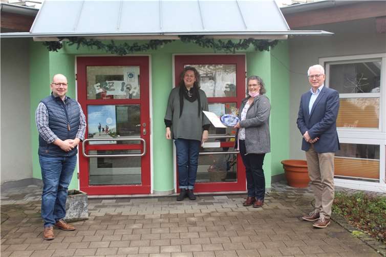 Heiko Weller (Personalratsvorsitzender), Helga Kober (Leitung Kita Raubach), Kristina Haas, Bürgermeister Volker Mendel.Foto: privat