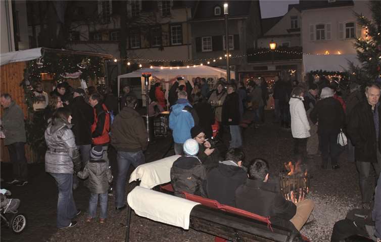 Heimelige Atmosphäre auf dem Münstermaifelder Adventsmarkt.