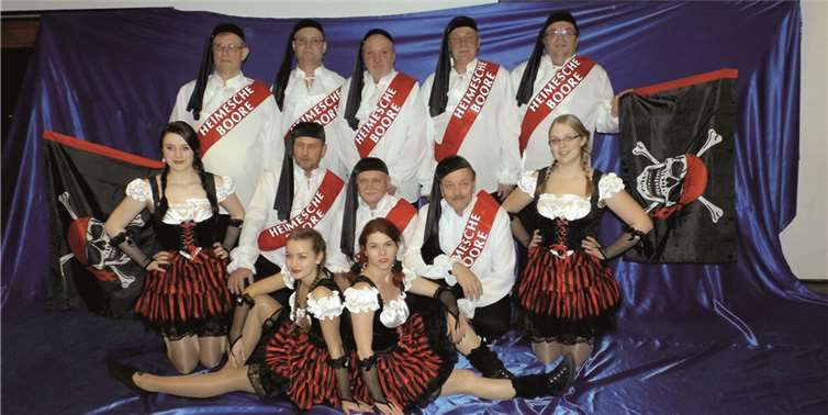 Heimesche Boore und Fründe (hintere Reihe v.li.): Sigi Belz, Klaus-Peter Danko, Manfred Prior, Joachim Krotki, Florian Odenkirchen, (mittlere Reihe v.li.): Mandy Lorig, Andy Krichel, Addy Burkert, Helmut Schäfer, Carina Danko. (Vordere Reihe v.li.): Irina Schäfer und Anja Schmitz. privat