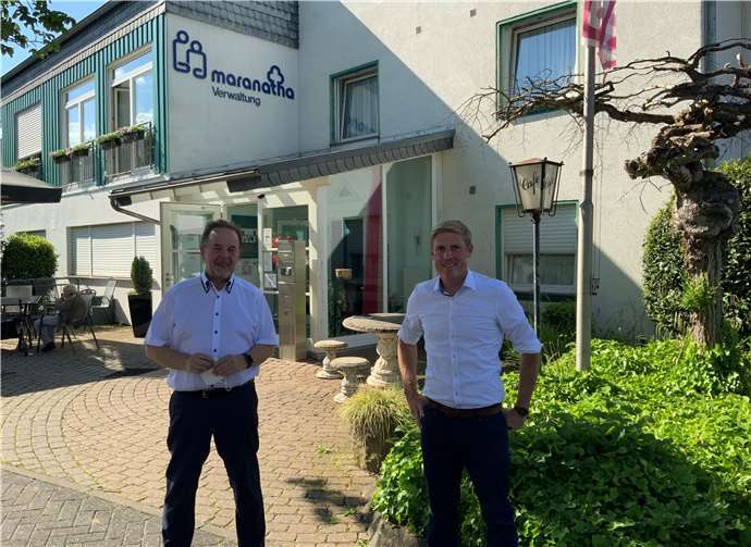 Heimleiter Harald Monschau und Christoph Schmitt, SPD-Bundestagskandidat. Foto: privat