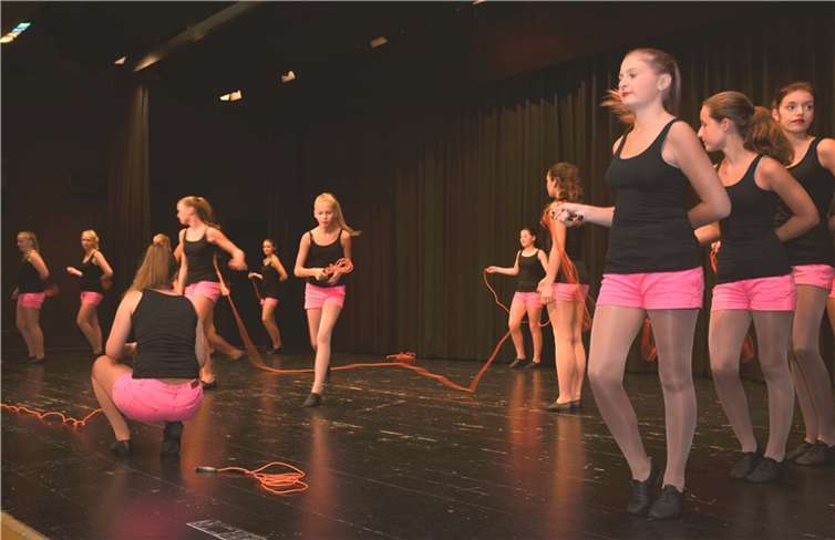 Heimspiel: Der Plaidter Musicalverein On Stage zeigte bei seinem Auftritt in der Hummerich-Halle eine Aufführung mit hohem Tempo.