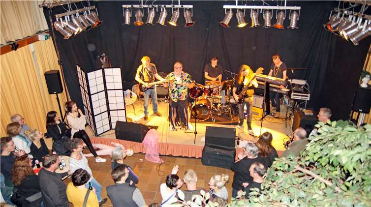 Heimspiel in Höhr-Grenzhausenfür den Gelähmten und die kranken Schwestern.