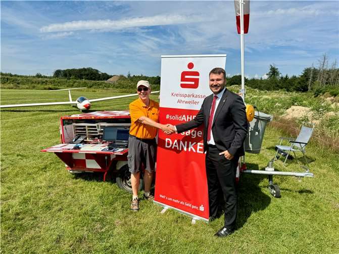 Heinrich Saak freute sich über die Unterstützung von der Kreissparkasse Ahrweiler.  Foto: Heinrich Saak