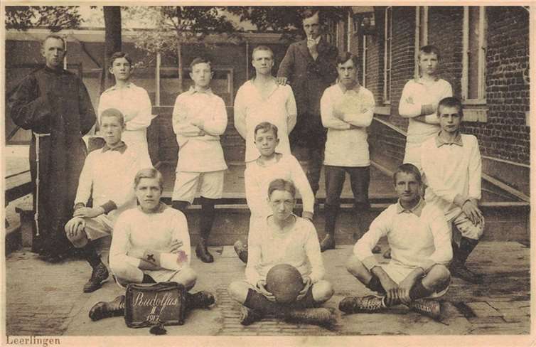 Heinrich Schleich (4.vorne li.)