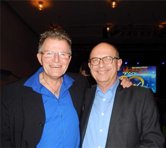 Heinz Breuer (l.) mit Bürgermeister Michael Kessler.