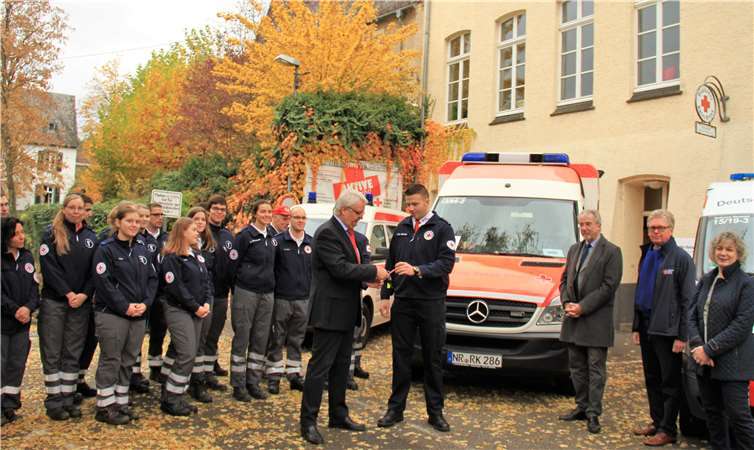 Heinz-Dieter Korf übergab offiziell den Schlüssel an die DRK-Helfer. KBL
