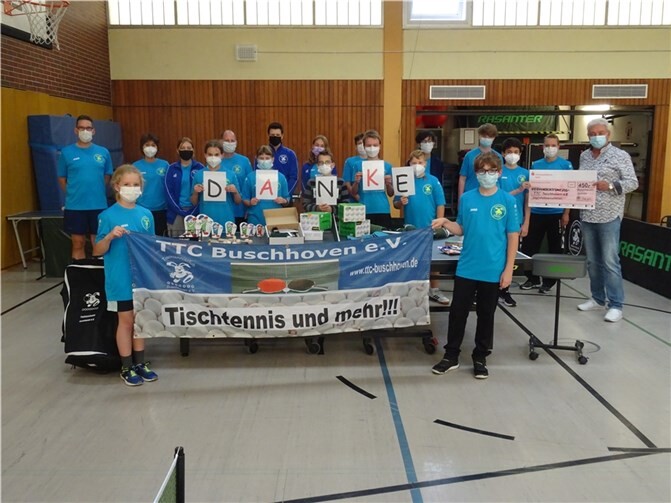 Heinz-Dieter Stein bei der Scheckübergabe an den Verein. Foto: privat