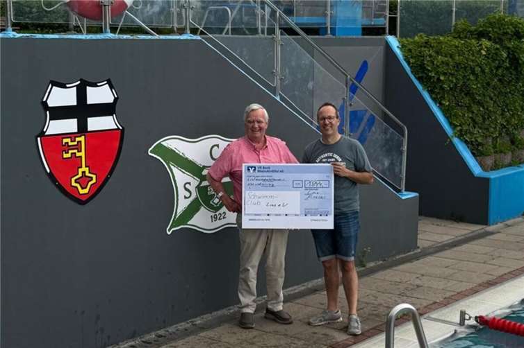 Heinz Hansult soendet für die Sanierung des Freibades. Foto: privat