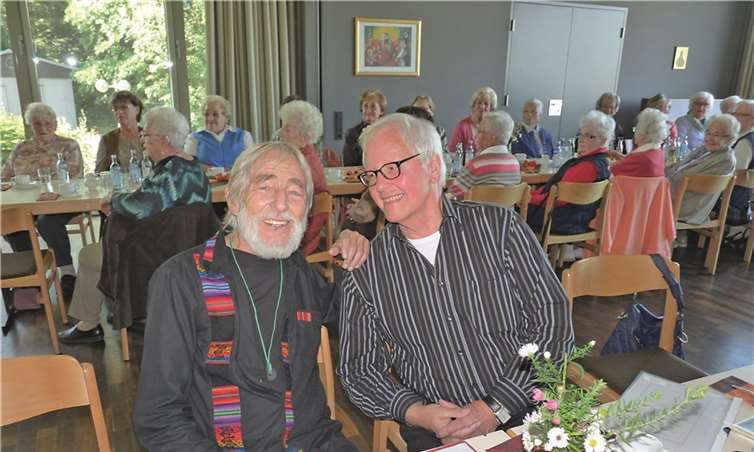 Heinz Lempertz (re.) und Harald Düppe begegneten einander zum ersten Mal 1955 als Priesteramtskandidaten im Hermann-Joseph-Kolleg.