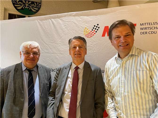 Heinz-Peter Mertens, Dr. Karlheinz Sonnenberg und Dr. Adrian Nitsche. Quelle: MIT Koblenz-Montabaur