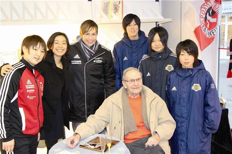 Heinz Schweden war über 50 Jahre an der Ausbildung junger Talente, männlich wie weiblich, sehr interessiert.Gerd Weigl