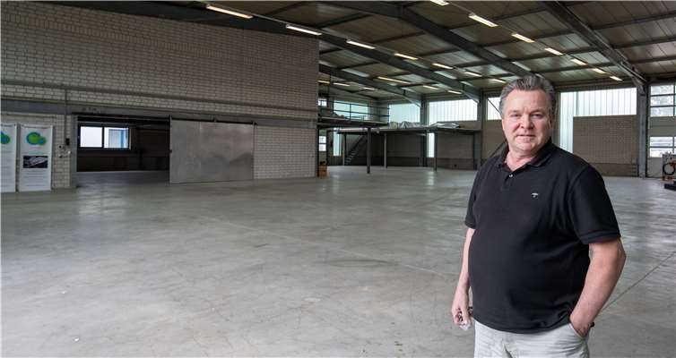 Heinz Sturm verfügt zurzeit über eine große Halle, in der man schnell eine Großküche einrichten könnte.