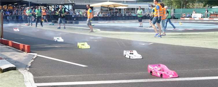 Heiße Renn-Action im Motodrom des MCC Rhein-Ahr in Bad Breisig in 170 Läufen.