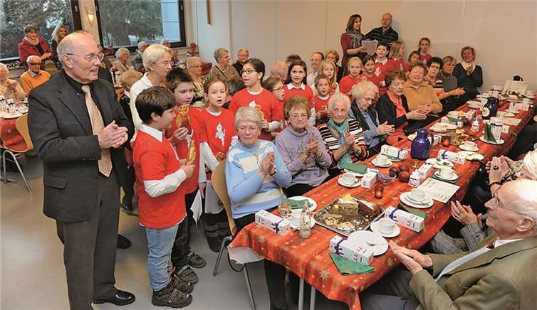 Heiterkeit und weihnachtliche Stimmung waren beim Adventskaffee weit verbreitet.Fotofix